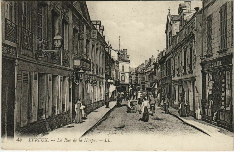 Carte postale ancienne Evreux-La Rue de la Harpe à Évreux