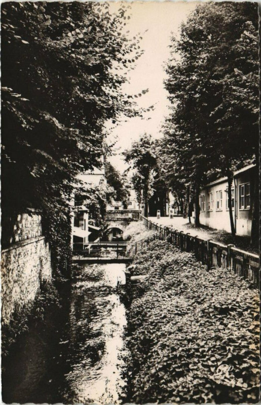 Carte postale ancienne Evreux-Les Bords de l'Iton à Évreux