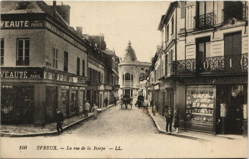 Carte postale ancienne Evreux-La rue de la Harpe à Évreux