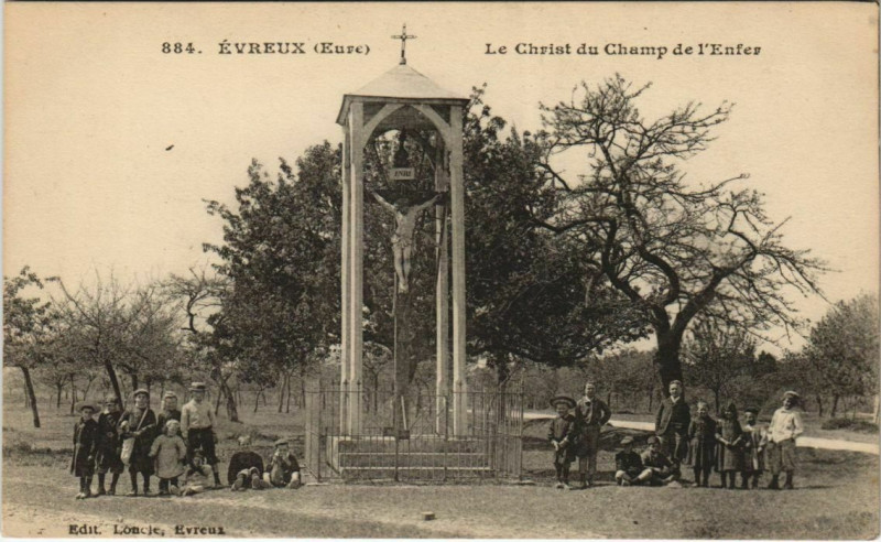 Carte postale ancienne Evreux-Le Christ du Champ de l'Enfer à Évreux