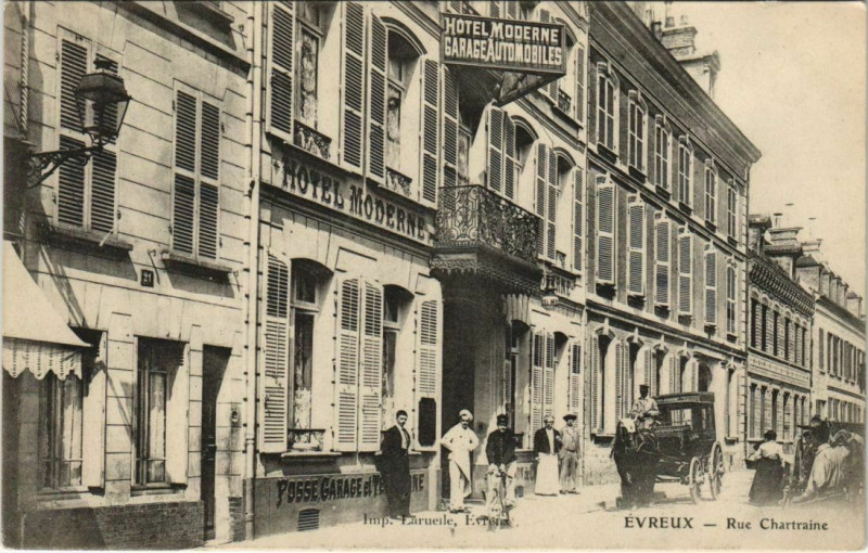 Carte postale ancienne Evreux-Rue Chartraine à Évreux