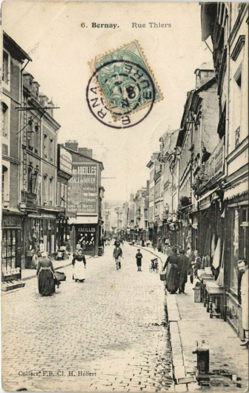 Carte postale ancienne Bernay-Rue Thiers à Bernay