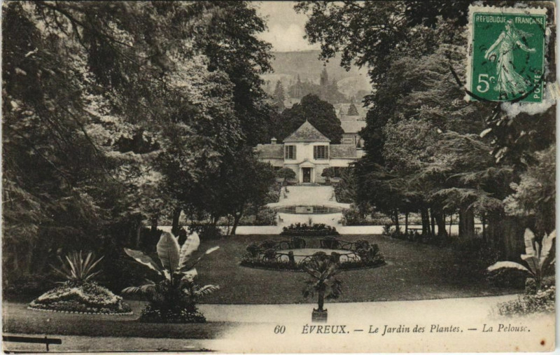 Carte postale ancienne Evreux-Le Jardin des Plantes-La Pelouse à Évreux