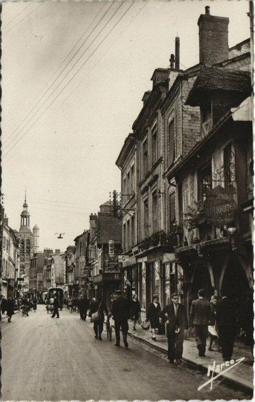 Carte postale ancienne Bernay Eure-Maison du XIVe siécle à Bernay