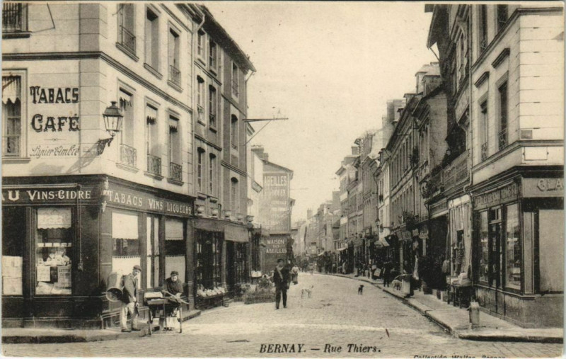 Carte postale ancienne Bernay-Rue Thiers à Bernay