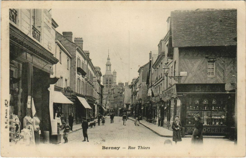 Carte postale ancienne Bernay-Rue Thiers à Bernay