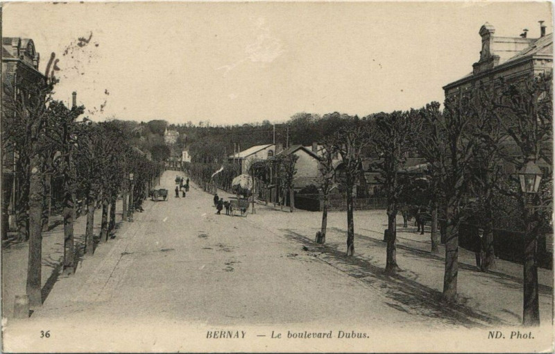 Carte postale ancienne Bernay-Le boulevard Dubus à Bernay