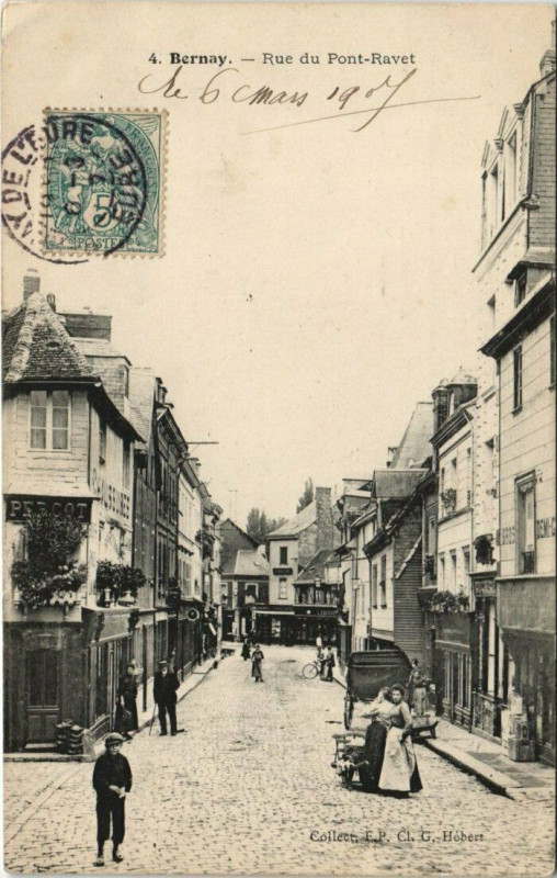 Carte postale ancienne Bernay-Rue du Pont Ravet à Bernay