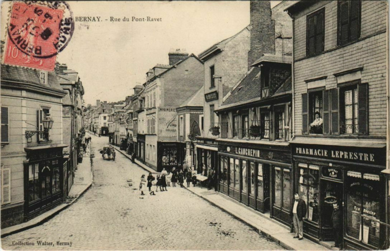 Carte postale ancienne Bernay-Rue du Pont Ravet à Bernay