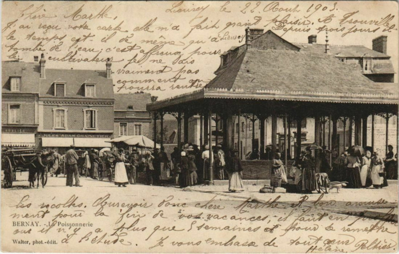 Carte postale ancienne Bernay-La Poissonnerie à Bernay