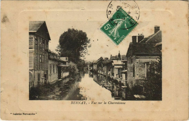 Carte postale ancienne Bernay-Vue sur la Charentonne à Bernay