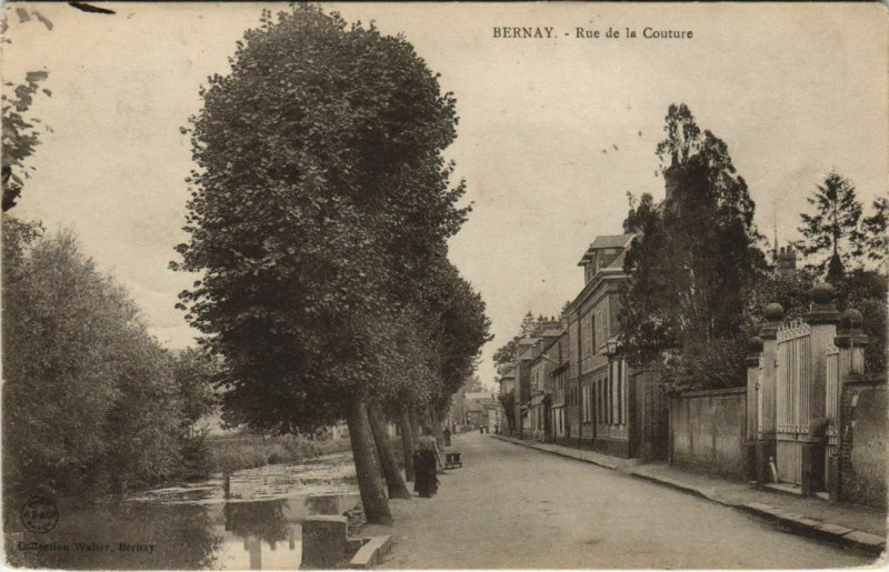 Carte postale ancienne Bernay-Rue de la Couture à Bernay