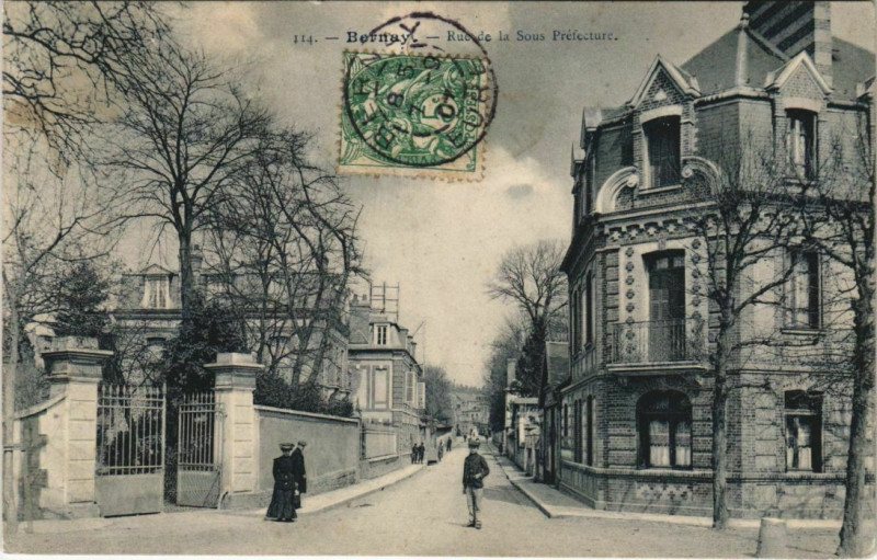 Carte postale ancienne Bernay-Rue de la Sous Préfecture à Bernay