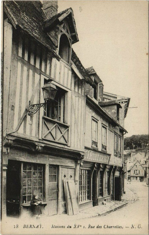 Carte postale ancienne Bernay-Rue des Charrelles à Bernay