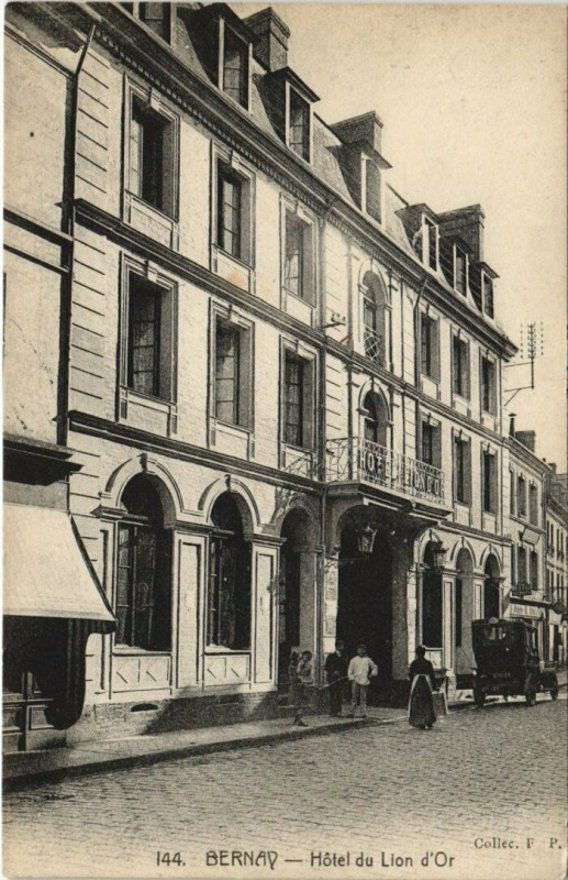 Carte postale ancienne Bernay-Hotel du Lion d'Or à Bernay