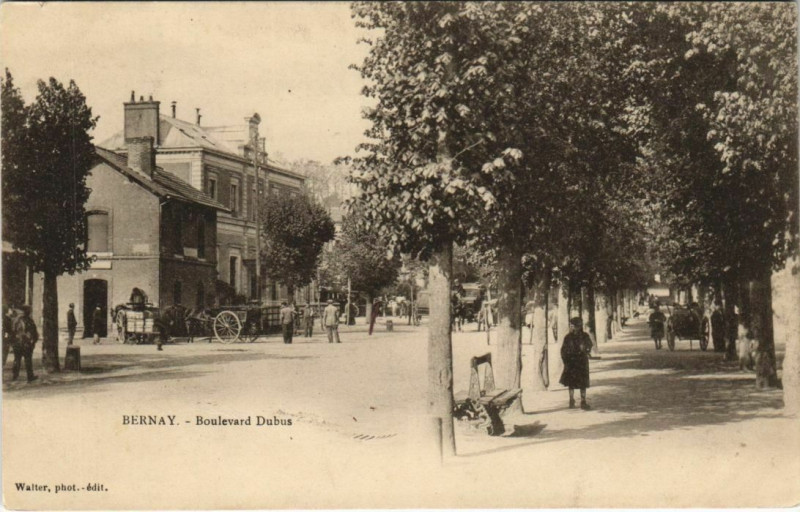 Carte postale ancienne Bernay-Boulevard Dubus à Bernay