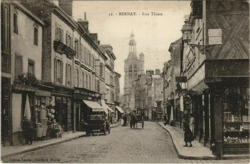 Carte postale ancienne Bernay-Rue Thiers à Bernay