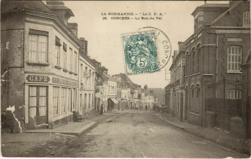 Carte postale ancienne Conches-La Rue du Val