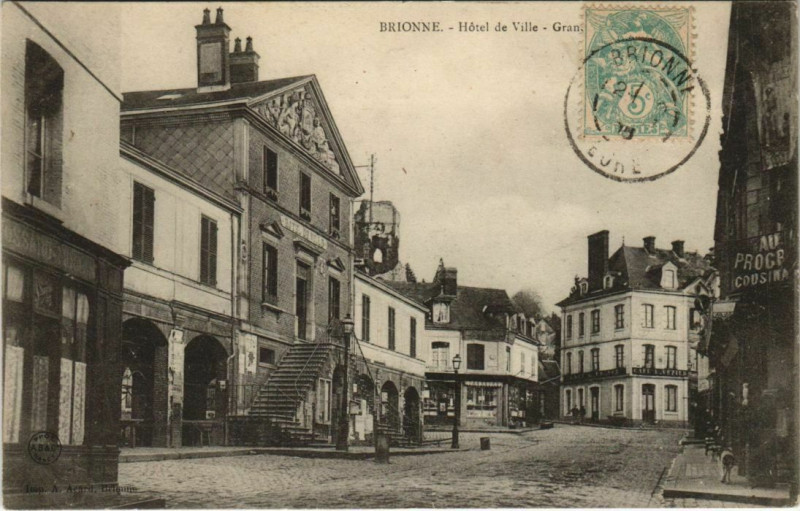 Carte postale ancienne Brionne-Hotel de Ville à Brionne