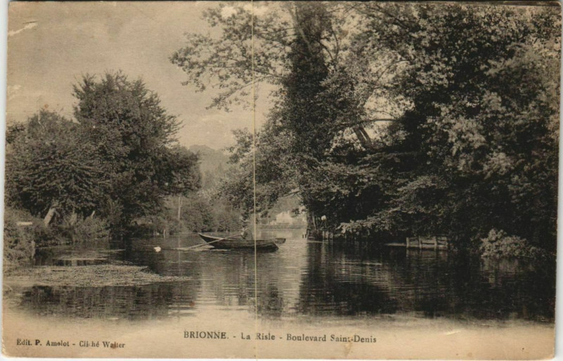 Carte postale ancienne Brionne-La Risle-Boulevard Saint-Denis à Brionne