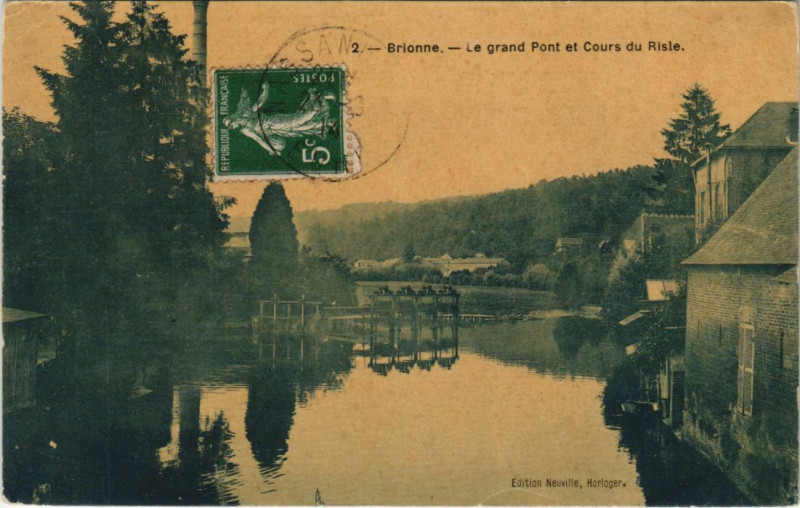Carte postale ancienne Brionne-Le grand Pont et Cours du Risle à Brionne