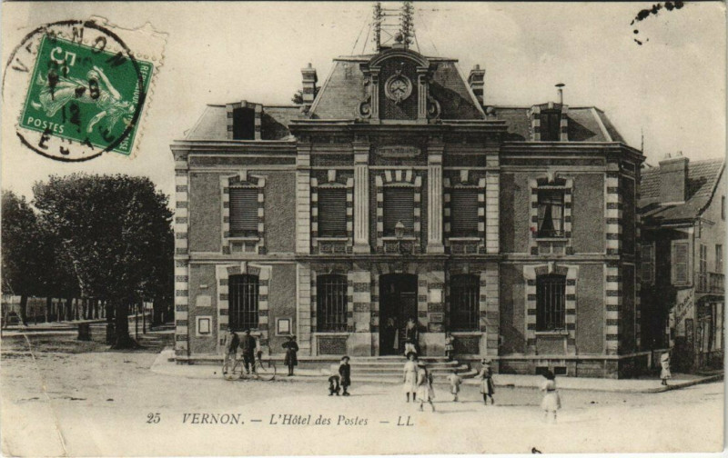 Carte postale ancienne Vernon - l'Hotel des Postes à Vernon