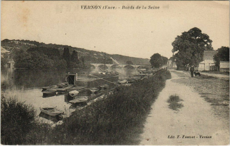 Carte postale ancienne Vernon - Bords de la Seine à Vernon
