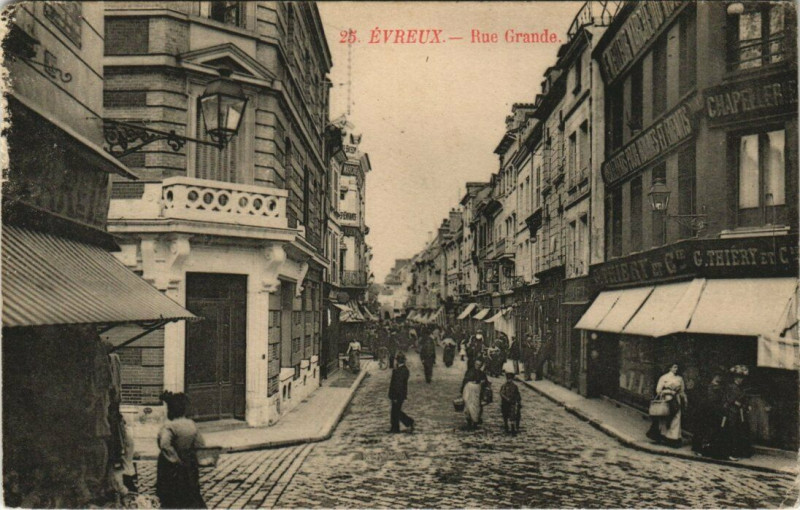 Carte postale ancienne Evreux - Rue Grande à Évreux