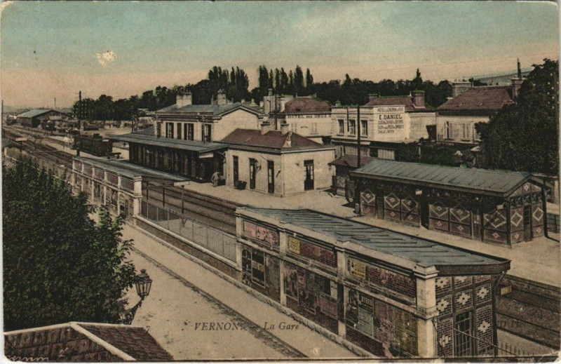 Carte postale ancienne Vernon - La Gare à Vernon