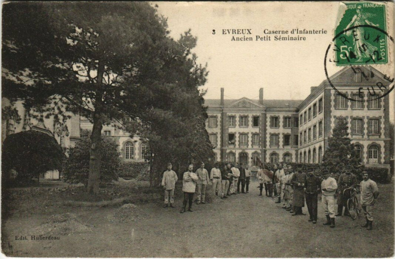 Carte postale ancienne Evreux - Caserne d'Infanterie Ancien Petit Seminarie à Évreux