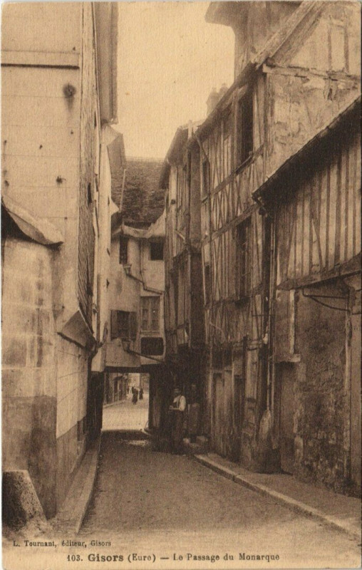 Carte postale ancienne Gisors - Le Passage du Monarque à Gisors