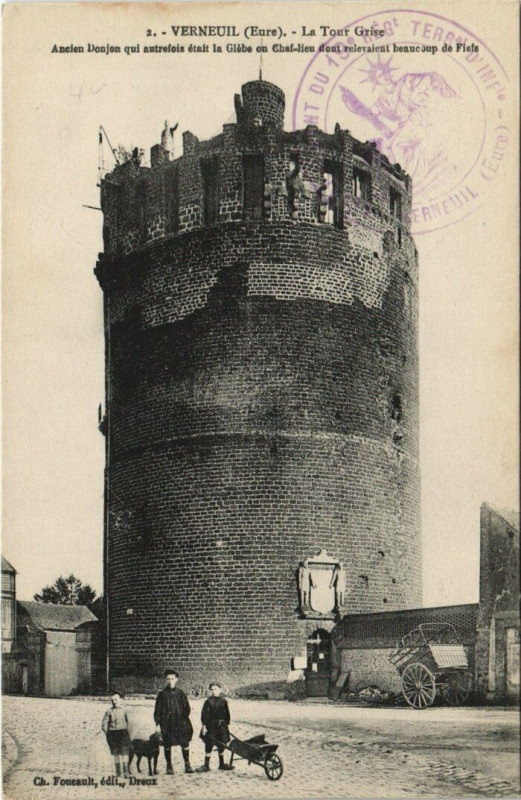 Carte postale ancienne Verneuil - La Tour Grise Ancien Donjon qui autrefoisetait