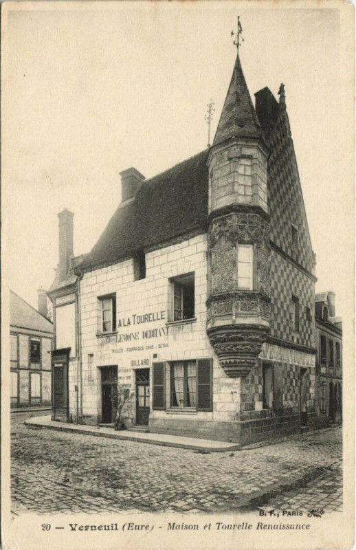 Carte postale ancienne Verneuil - Maison et Tourelle Renaissance