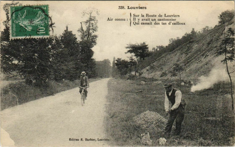 Carte postale ancienne Louviers-sur la route de Louviers à Louviers