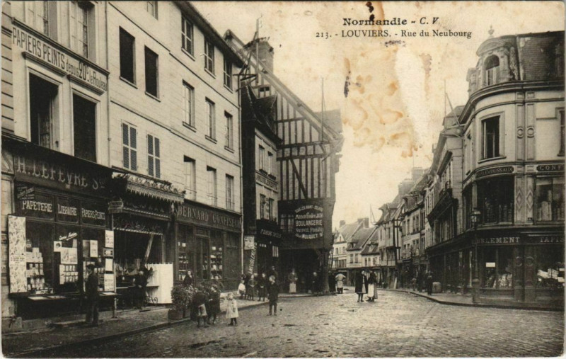 Carte postale ancienne Louviers-Rue du Neubourg à Louviers