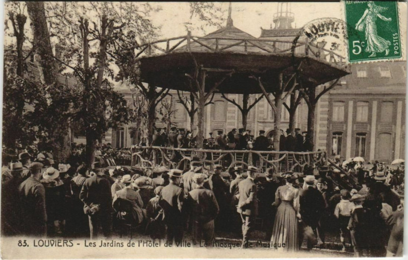 Carte postale ancienne Louviers Les Jardins de l'Htel de Ville à Louviers