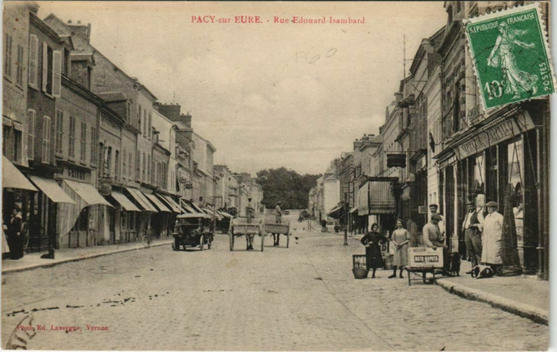 Carte postale ancienne Pacy-sur-Eure - Rue Edouard-Isambard à Pacy-sur-Eure