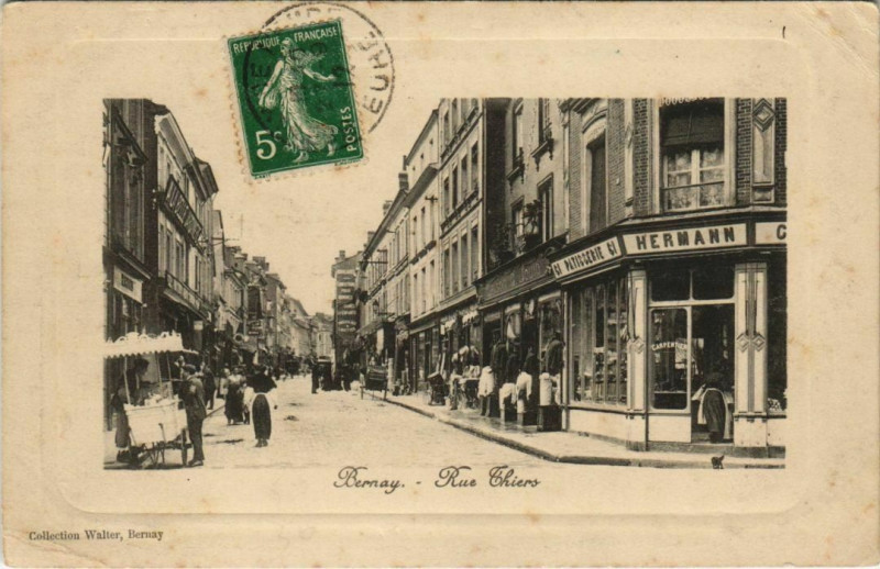 Carte postale ancienne Bernay-Rue Thiers à Bernay