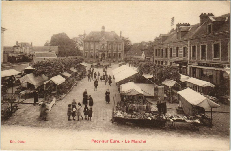 Carte postale ancienne Pacy-sur-Eure - Le Marché à Pacy-sur-Eure