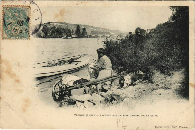 Carte postale ancienne Vernon-Laveuse sur la Rive Gauche de la Seine à Vernon