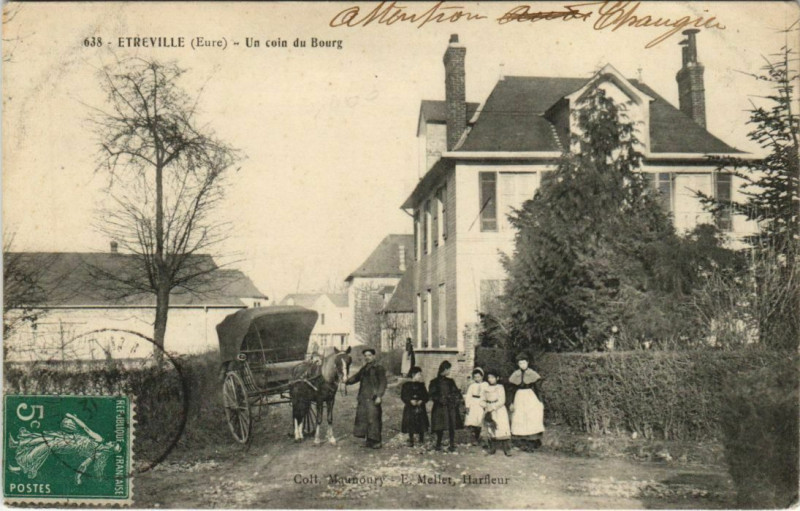 Carte postale ancienne Etreville-Un coin du Bourg à Étréville