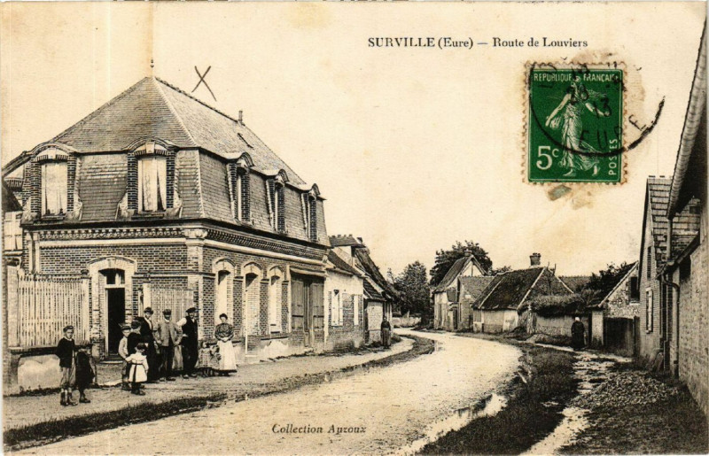 Carte postale ancienne Surville - Route de Louviers à Surville