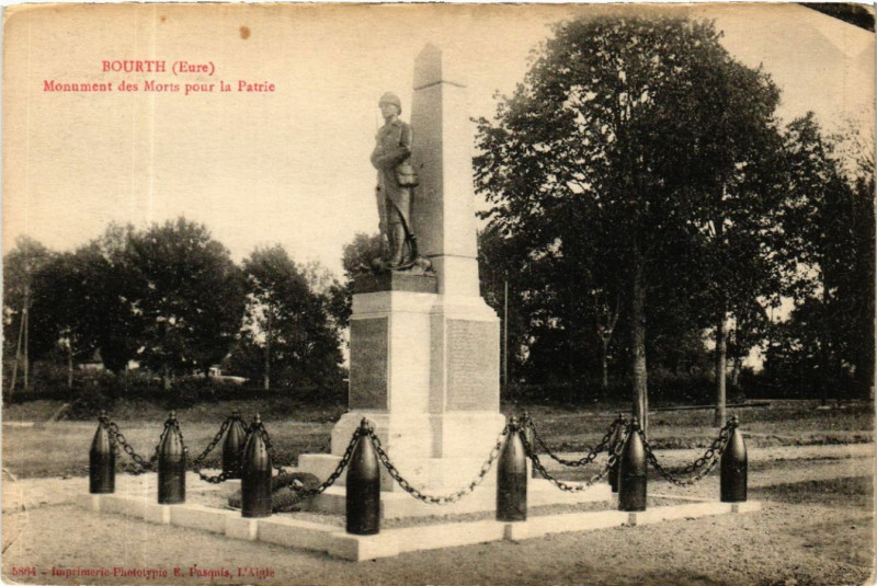 Carte postale ancienne Bourth - Monument des Morts pour la Patrie à Bourth