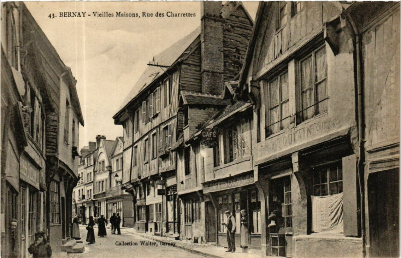 Carte postale ancienne Bernay - Vieille Maison à Bernay