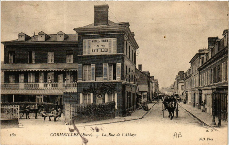Carte postale ancienne Cormeilles - La rue de l'abbaye à Cormeilles