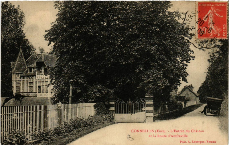 Carte postale ancienne Connelles - L'Entrée du Chateau à Connelles