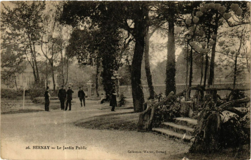 Carte postale ancienne Bernay - Le Jardin Public à Bernay