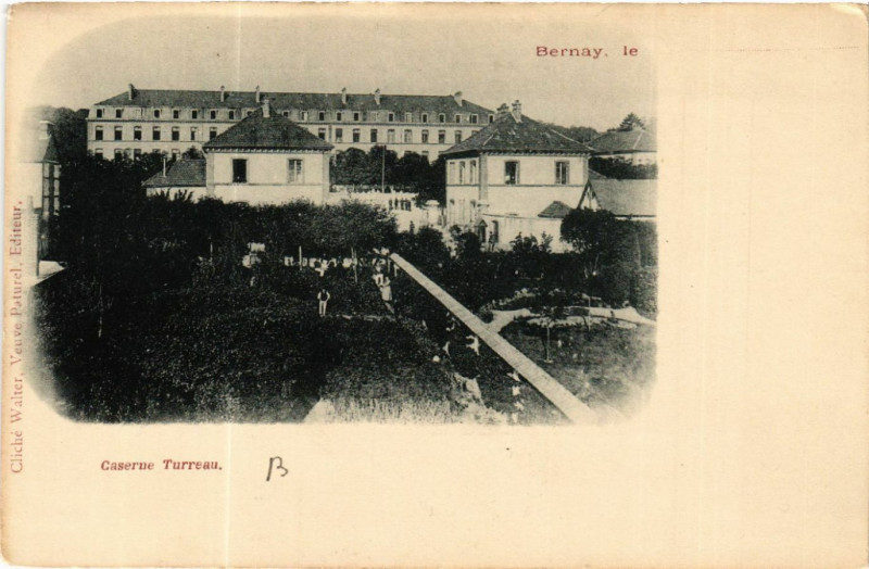 Carte postale ancienne Bernay - Caserne Turreau à Bernay