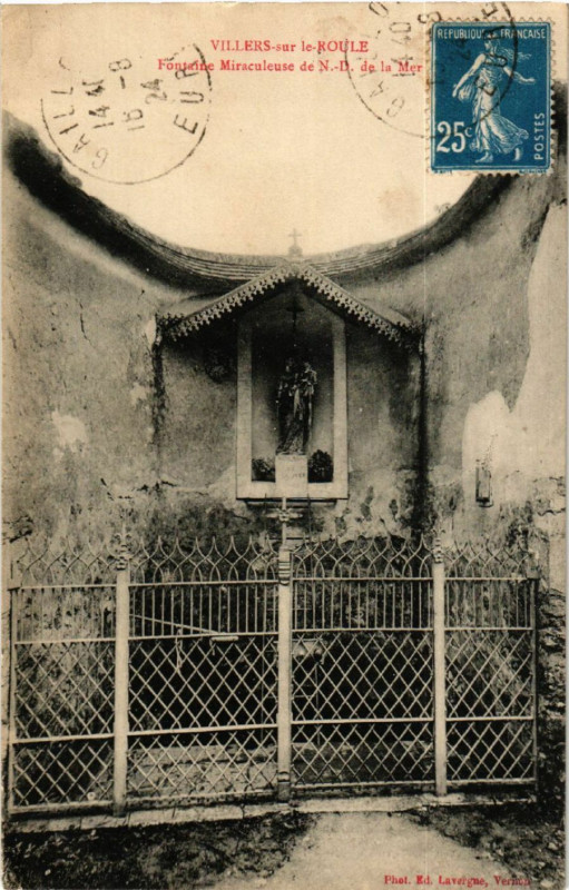 Carte postale ancienne Villers sur le Roule - Fontaine Miraculeuse à Villers-sur-le-Roule