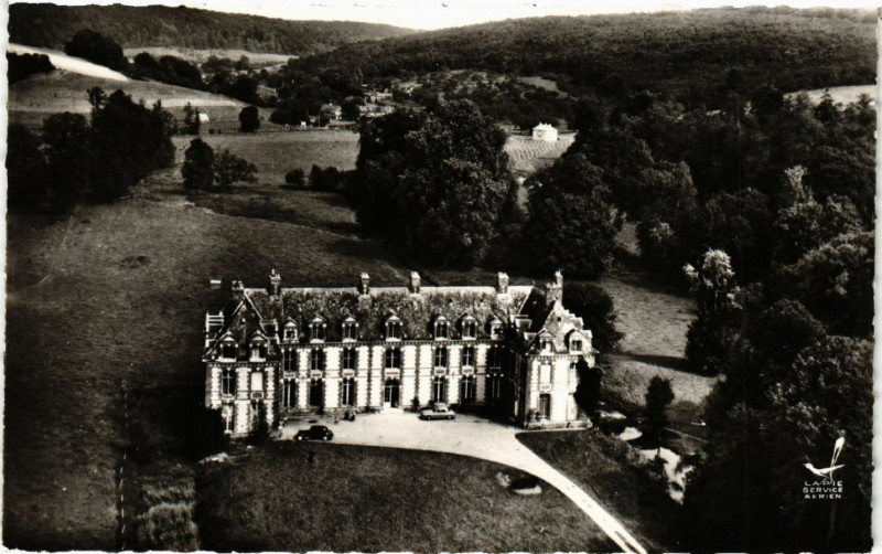 Carte postale ancienne Rosay sur Lieure - Le Chateau à Rosay-sur-Lieure